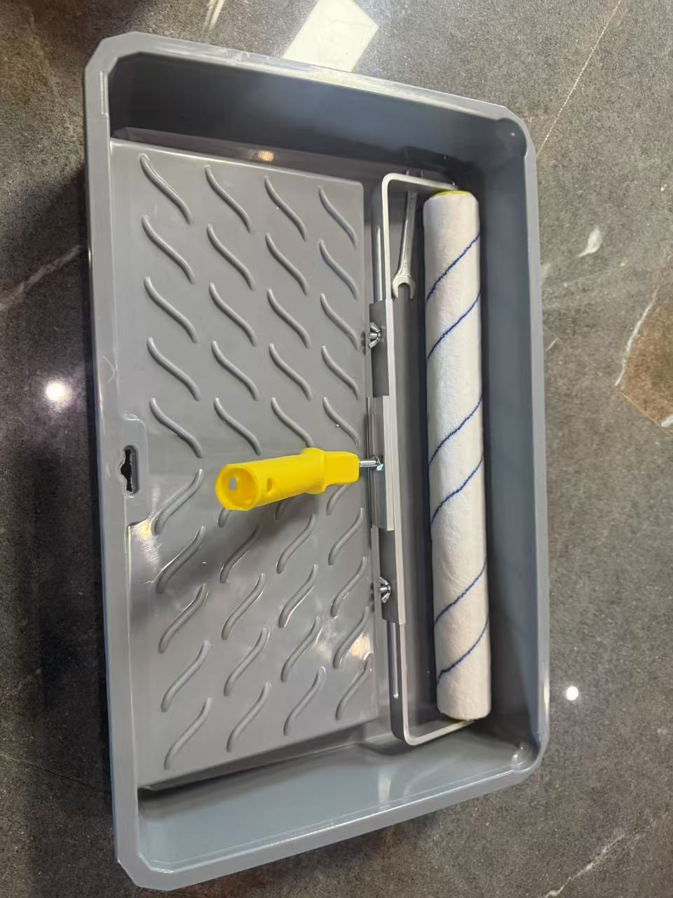 Pre sale-21-inch paint tray and roller